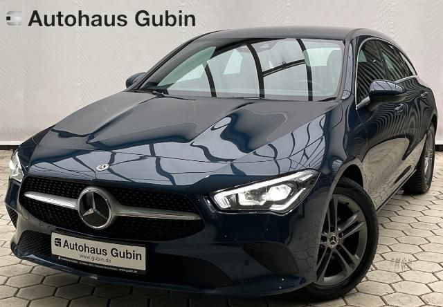 Blau Gebraucht 2020 Mercedes CLA200 Shooting Brake Kombi | 19.990 € - Bild 1/4