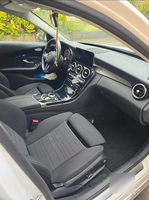 Gebraucht Mercedes C220 194 PS (142 kW) 2019 Weiß Kombi