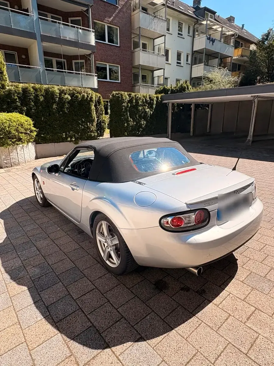Second-hand Mazda MX5 126 CP (92 kW) 2006 Argintiu Cabrio