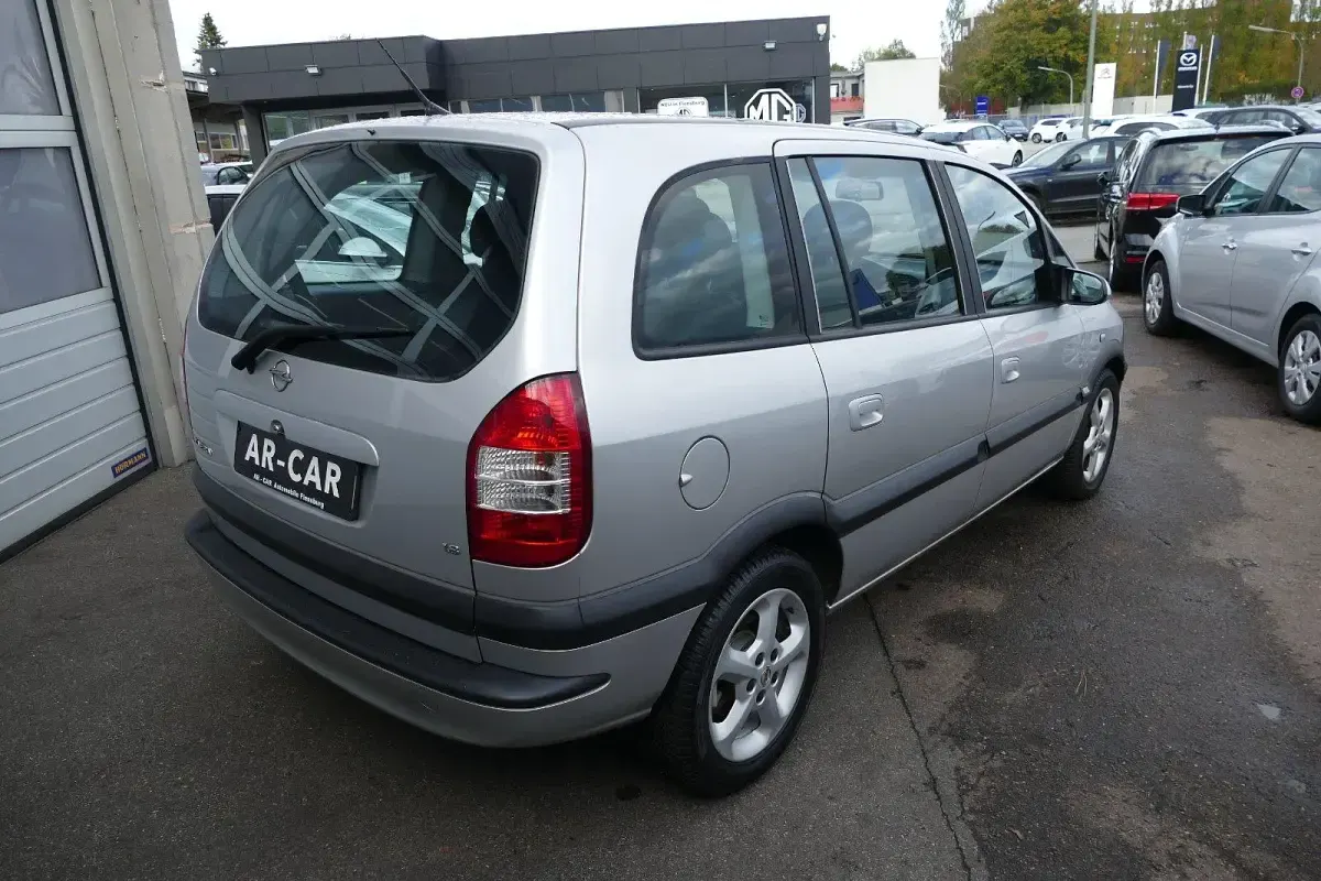 Gebraucht Opel Zafira Elegance 125 PS (91 kW) 2004 Silber Van / Kleinbus
