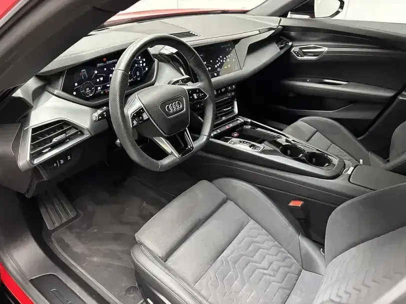 Gebraucht Audi e-tron GT quattro Comfort 350 kW (476 PS) 2023 Tangorot (metallic) Limousine