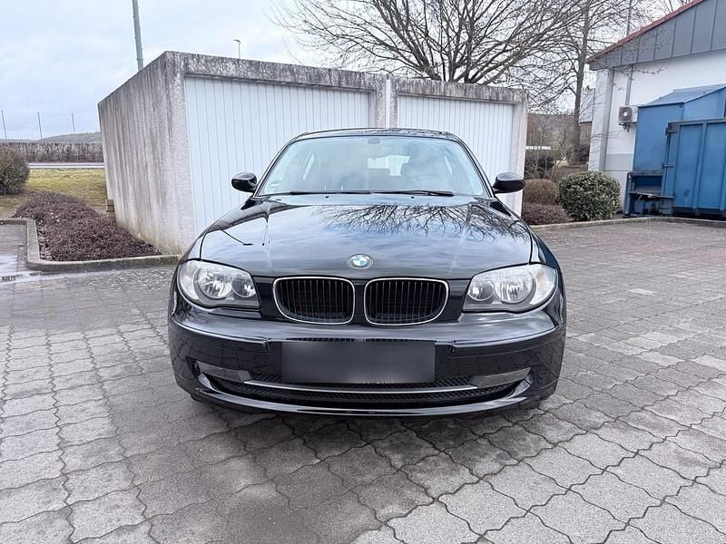 Gebraucht BMW 116 122 PS (89 kW) 2009 Schwarz Kleinwagen