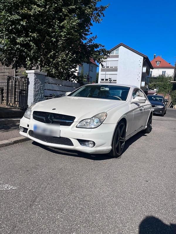 Weiß Gebraucht 2010 Mercedes CLS320 Limousine | 8.500 € - Bild 1/4