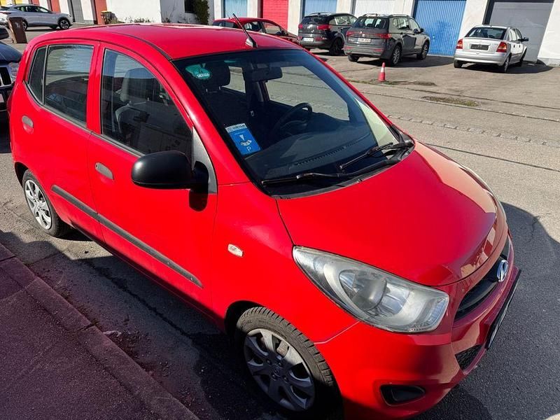 Gebraucht Hyundai i10 Edition 69 PS (50 kW) 2013 Rot Kleinwagen