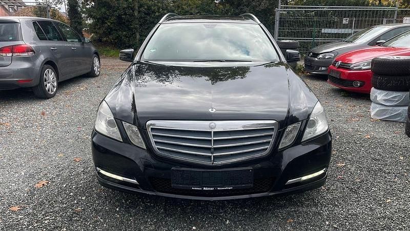 Gebraucht Mercedes E200 136 PS (100 kW) 2012 Schwarz Kombi
