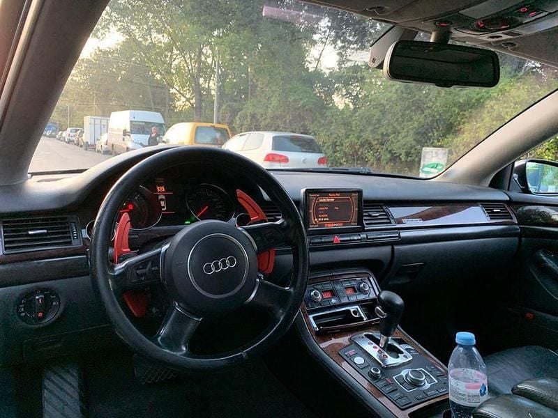 Schwarz Gebraucht 2004 Audi A8 Limousine | 4.200 € - Bild 1/4