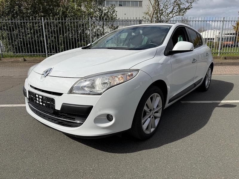 Second-hand Renault Mégane 131 CP (96 kW) 2011 Alb Berlinǎ