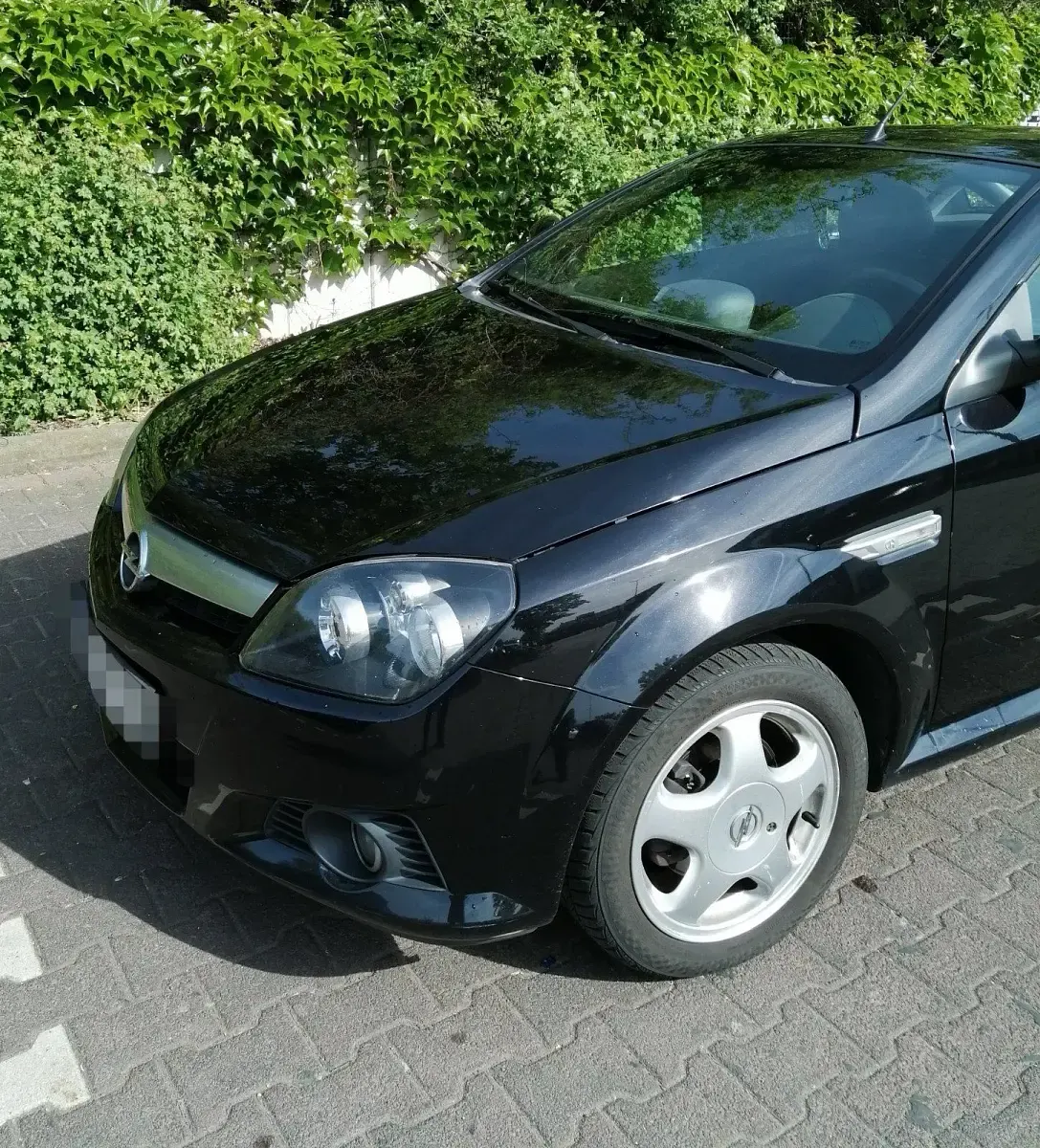 Używany Opel Tigra 125 KM (91 kW) 2005 Czarny Kabriolet