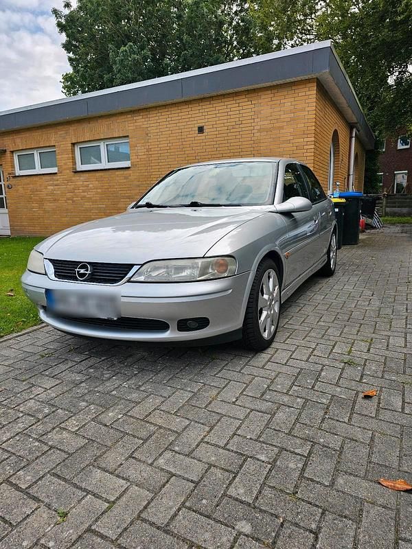 Silber Gebraucht 1999 Opel Vectra Limousine | 1.000 € (Guter Preis) - Bild 1/4