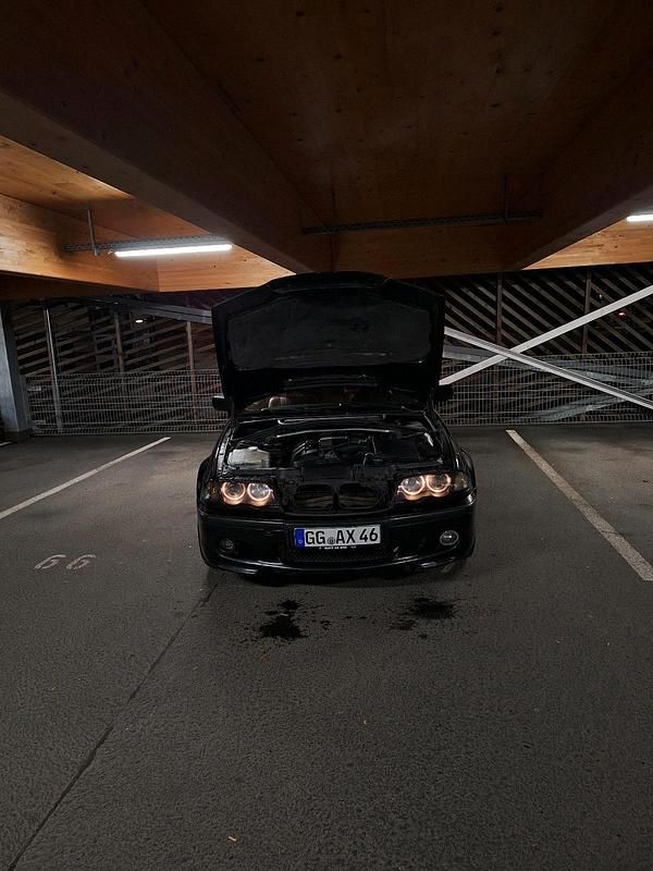 Schwarz Gebraucht 2001 BMW 320 M Sport Limousine | 4.000 € (Fairer Preis) - Bild 1/4