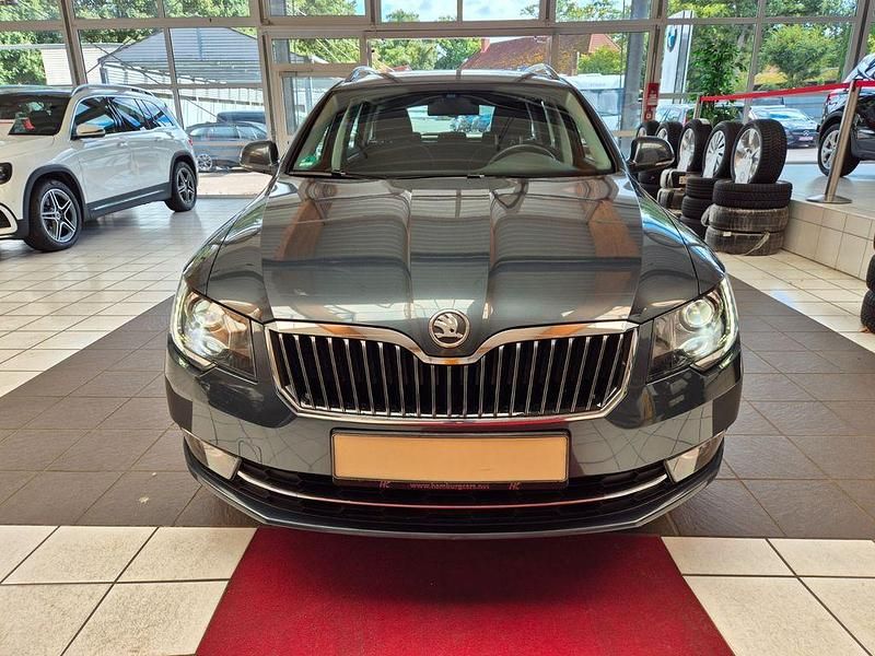 Grau Gebraucht 2016 Skoda Superb Elegance Kombi | 13.990 € (Superpreis) - Bild 1/4