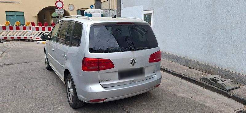 Gebraucht VW Touran Style 105 PS (77 kW) 2010 Silber Van / Kleinbus