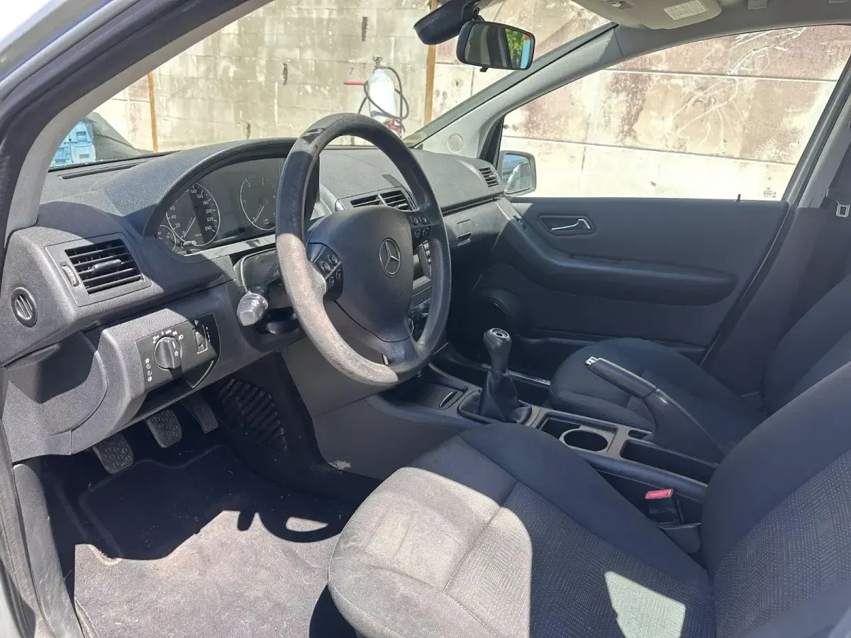 Gebraucht Mercedes A180 109 PS (80 kW) 2011 Silber Kleinwagen