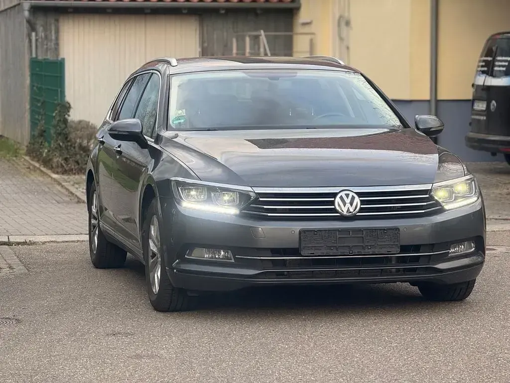 Gebraucht VW Passat Comfortline 150 PS (110 kW) 2016 Grau Kombi