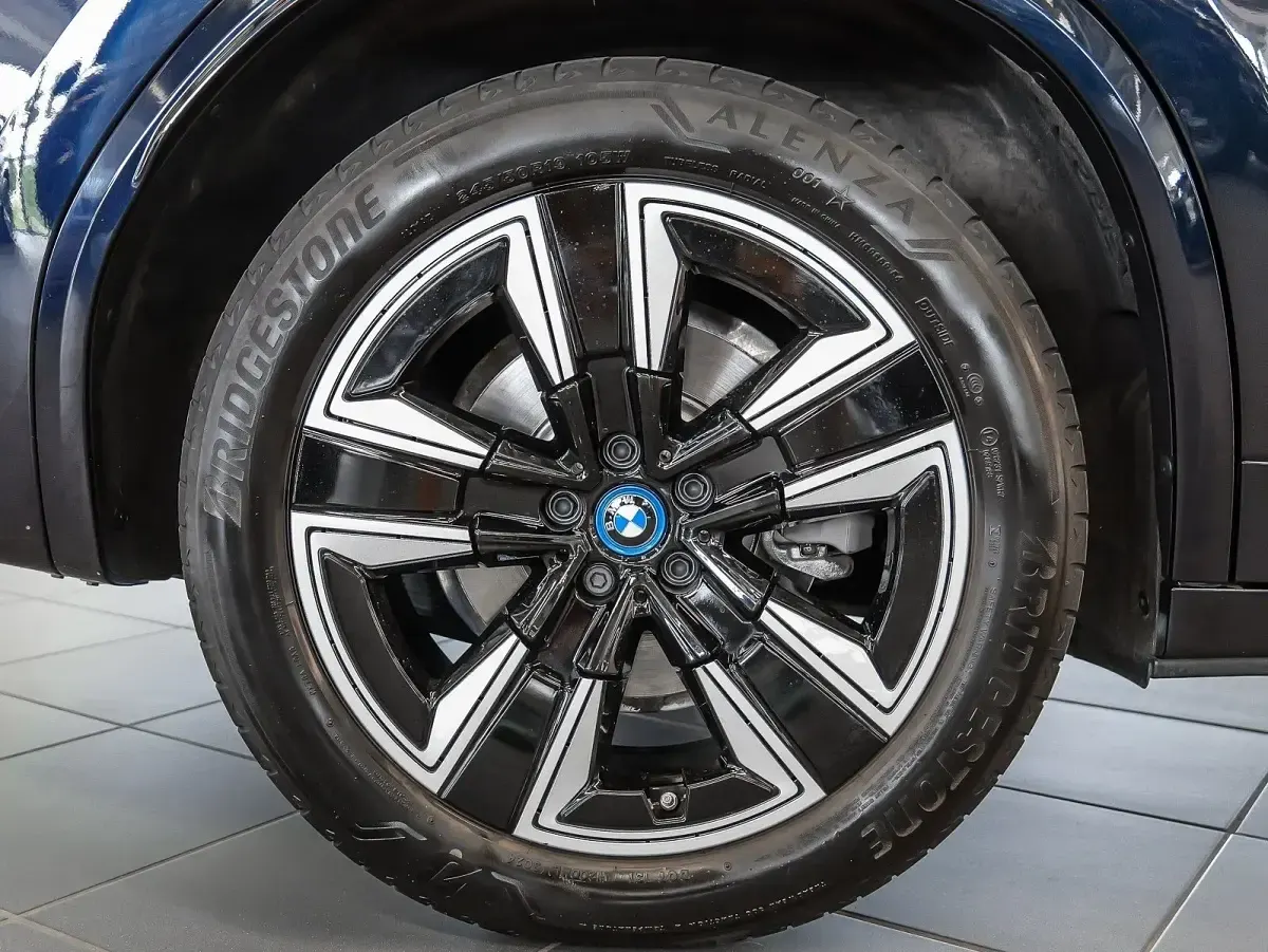 Gebraucht BMW iX3 M Sport 210 kW (286 PS) 2025 Carbonschwarz SUV