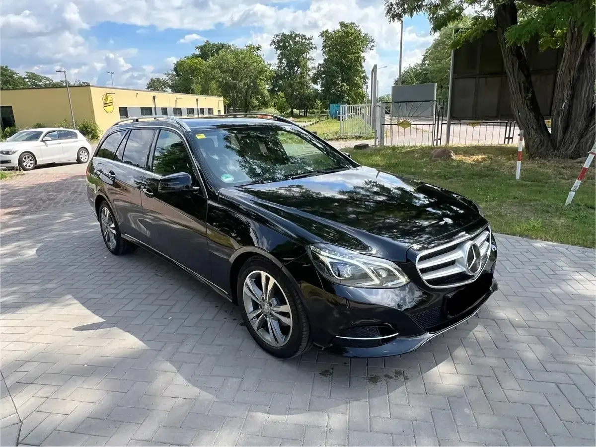 Gebraucht Mercedes E220 170 PS (125 kW) 2015 Schwarz Kombi