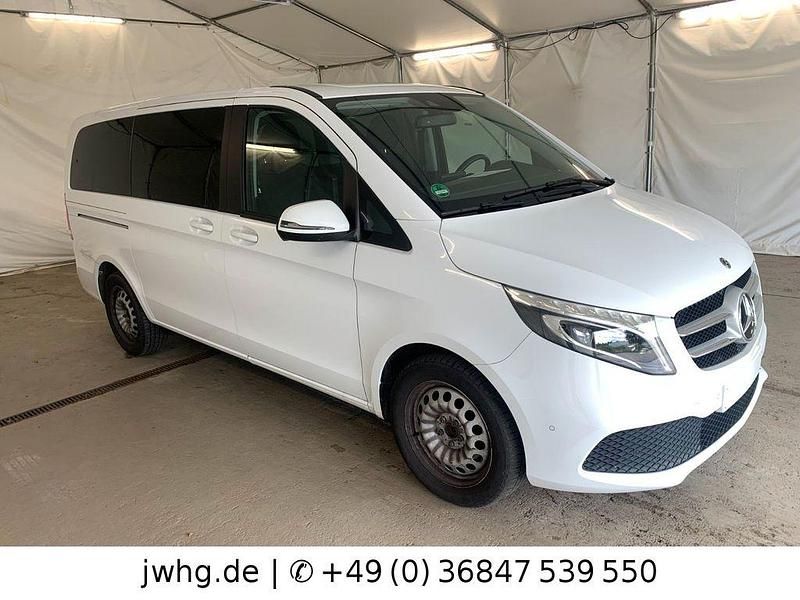 Gebraucht Mercedes V220 163 PS (119 kW) 2020 Weiß Van / Kleinbus