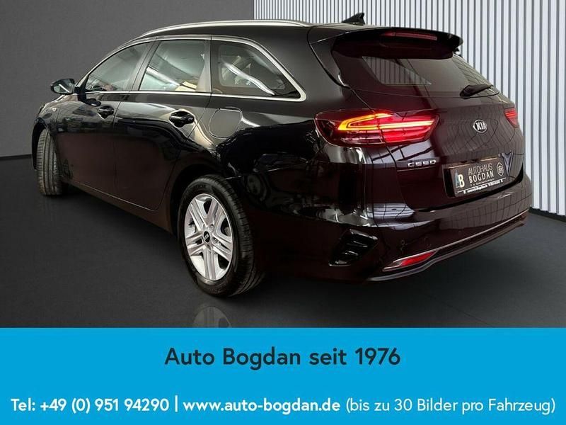 Gebraucht Kia Ceed Vision 160 PS (117 kW) 2021 Zilian schwarz (metallic) Kleinwagen