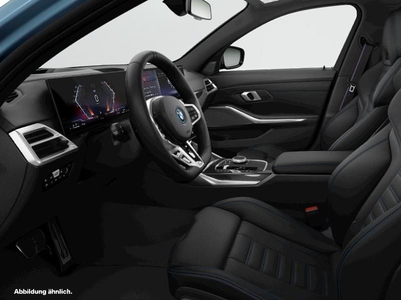 Blau Gebraucht 2025 BMW 330e M Sport Kombi | 56.874 € (Teuer) - Bild 1/2