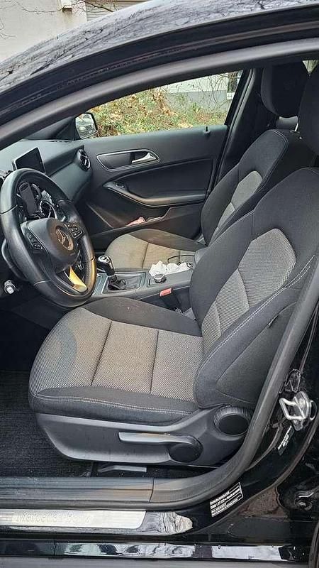 Używany Mercedes GLA180 109 KM (80 kW) 2017 Czarny SUV