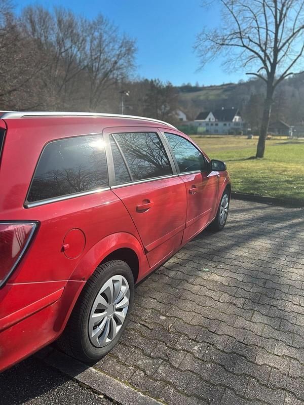 Gebraucht Opel Astra 90 PS (66 kW) 2005 Rot Kombi