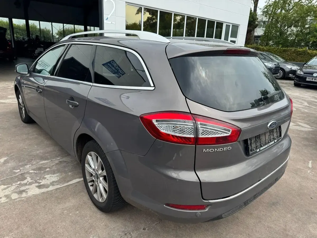 Gebraucht Ford Mondeo Ambiente 140 PS (102 kW) 2012 Grau Kombi