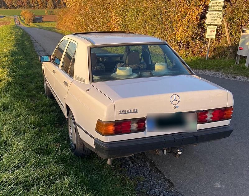 Gebraucht Mercedes 190 72 PS (52 kW) 1988 Weiß Limousine