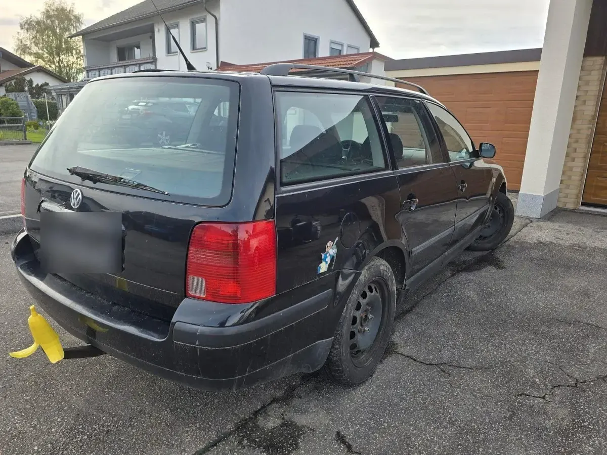 Gebraucht VW Passat Basis 116 PS (85 kW) 1999 Schwarz Kombi