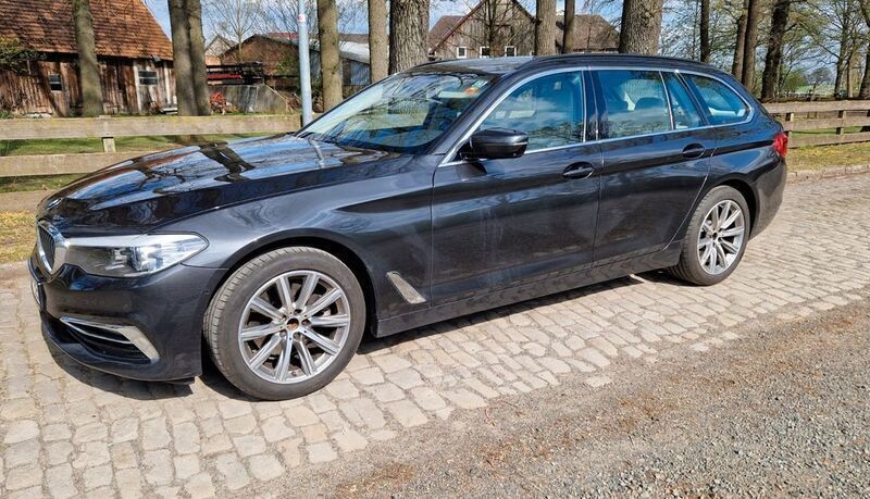 Schwarz Gebraucht 2020 BMW 520 Luxury Line Kombi | 21.000 € (Superpreis) - Bild 1/4