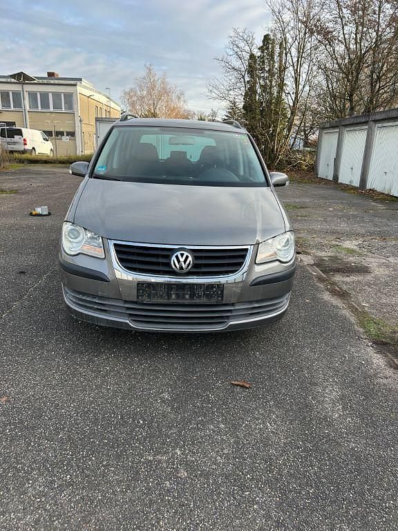 Grau Gebraucht 2007 VW Touran Trendline Van / Kleinbus | 2.700 € (Fairer Preis) - Bild 1/4
