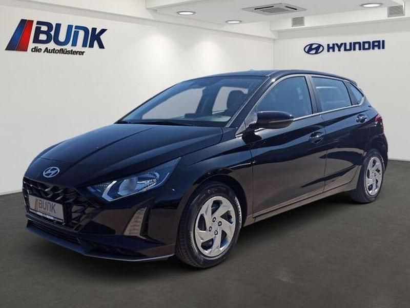 Phantom black Neu 2025 Hyundai i20 Select Limousine | 22.650 € (Etwas zu teuer) - Bild 1/4
