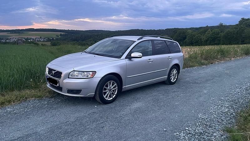 Grau Gebraucht 2008 Volvo V50 Kombi | 4.750 € (Teuer) - Bild 1/4