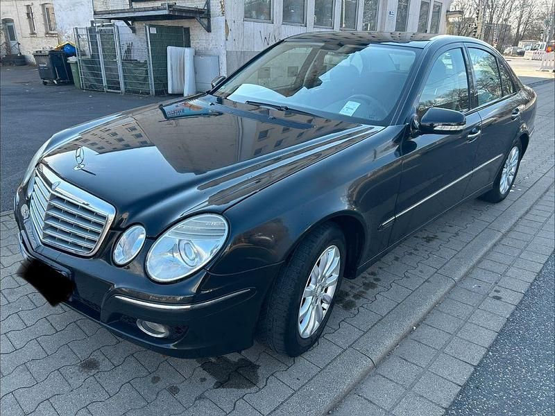 Gebraucht Mercedes E220 Elegance 170 PS (125 kW) 2007 Schwarz Limousine
