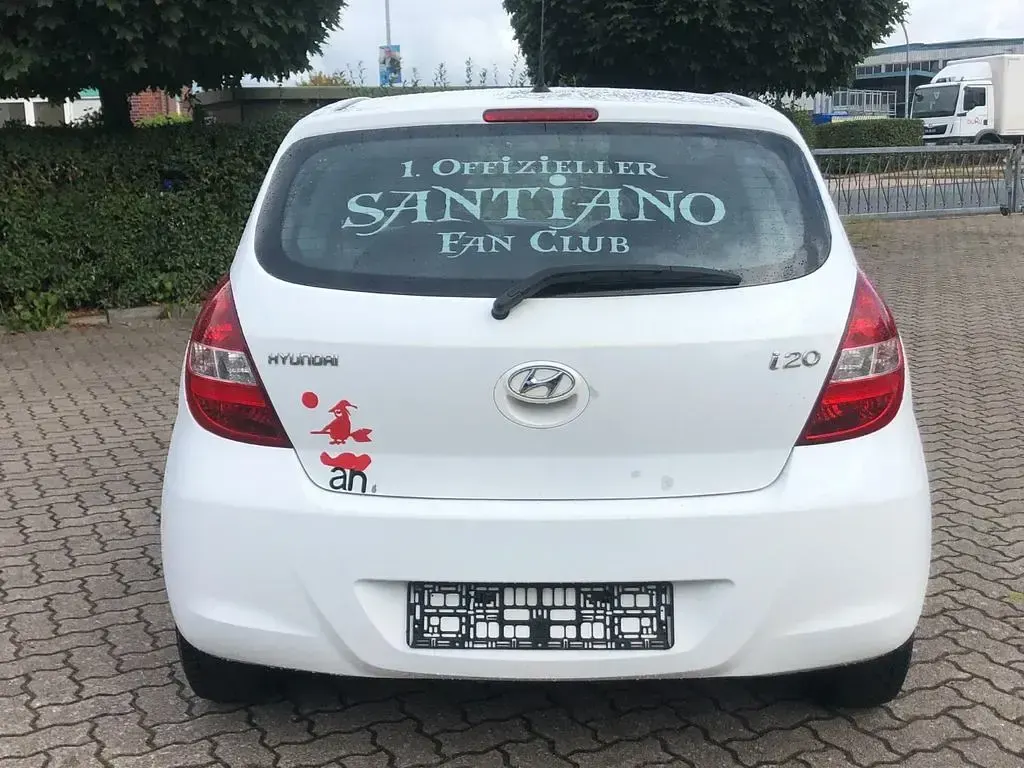 Gebraucht Hyundai i20 Edition+ 77 PS (56 kW) 2011 Weiß Kleinwagen