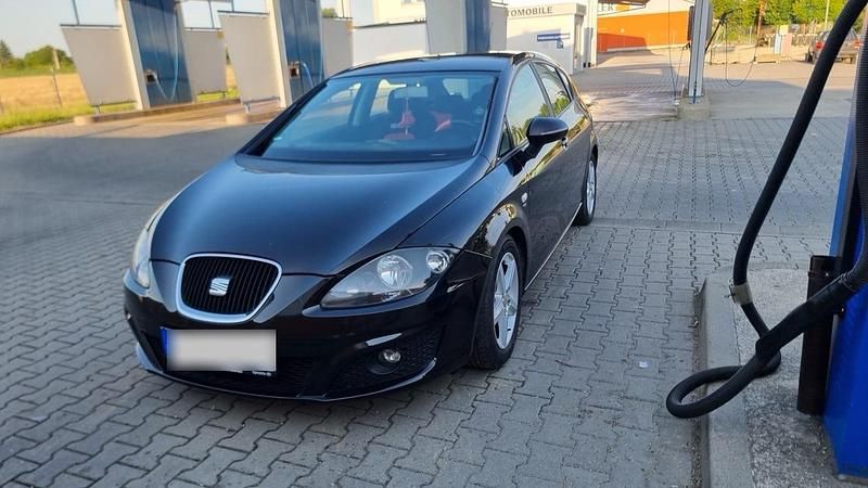 Używany Seat Leon 125 KM (91 kW) 2010 Czarny Hatchback