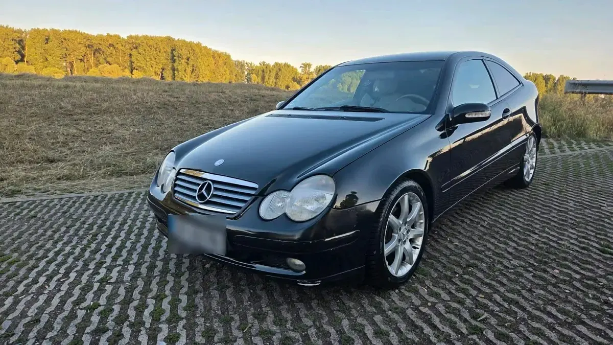 Gebraucht Mercedes C180 143 PS (105 kW) 2003 Schwarz Kleinwagen