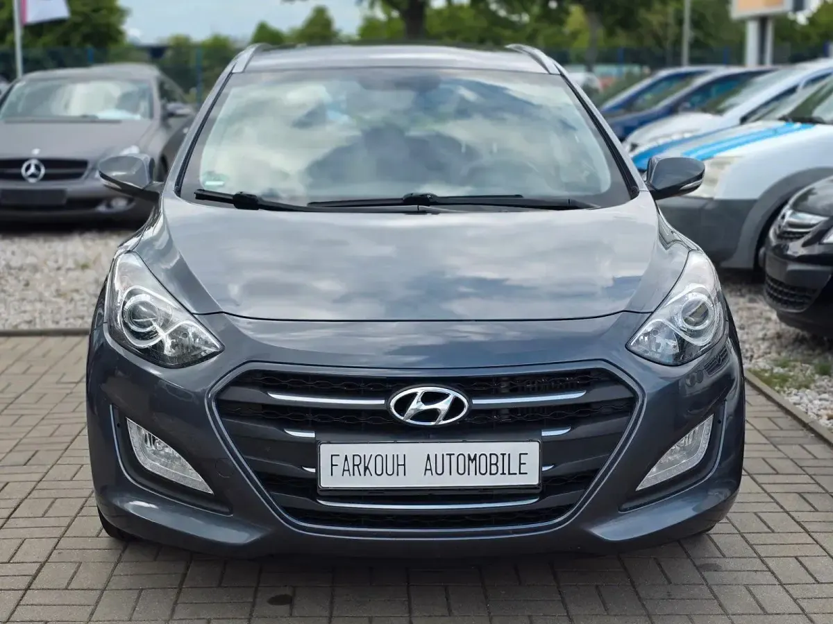 Gebraucht Hyundai i30 Trend 110 PS (80 kW) 2017 Grau Kombi
