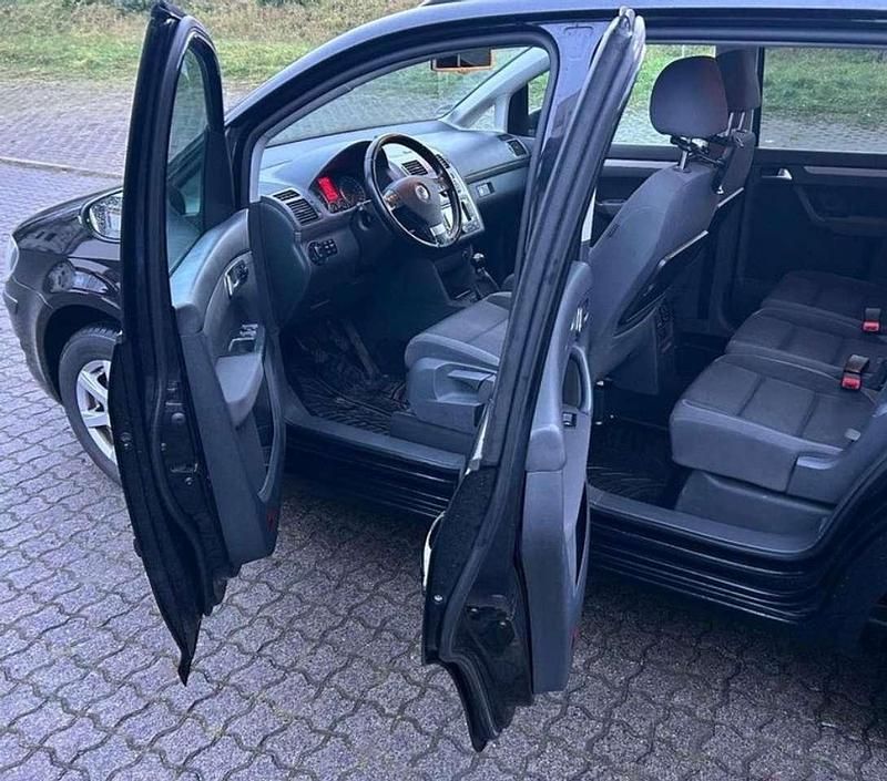 Gebraucht VW Touran Freestyle 140 PS (102 kW) 2010 Schwarz Van / Kleinbus