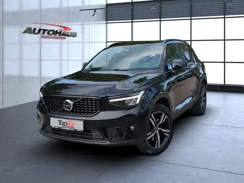 Używany Volvo XC40 Plus 163 KM (119 kW) 2023 Czarny SUV