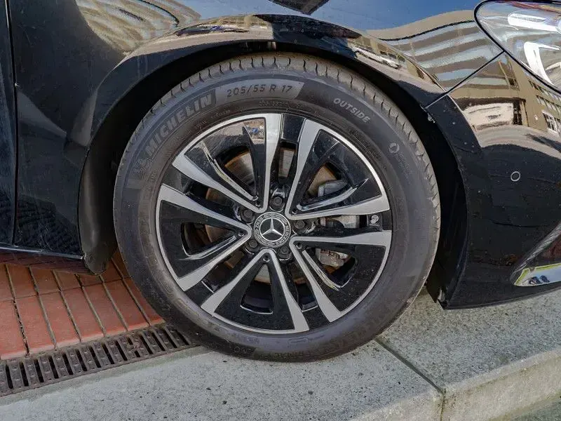 Gebraucht Mercedes B200 Progressive 150 PS (110 kW) 2025 Schwarz nachtschwarz Van / Kleinbus