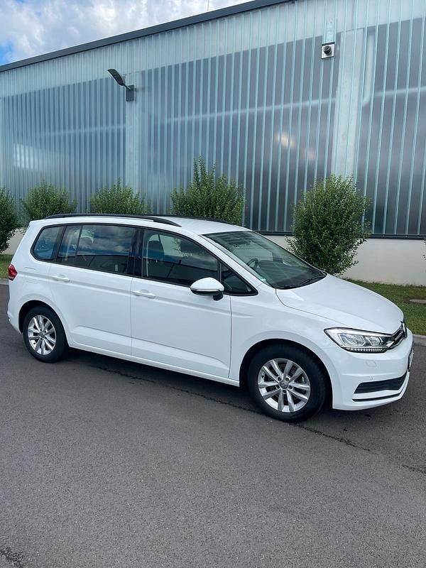 Gebraucht VW Touran 116 PS (85 kW) 2018 Weiß Van / Kleinbus