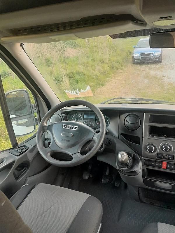 Second-hand Iveco Daily 130 CP (95 kW) 2014 Alb Monovolum