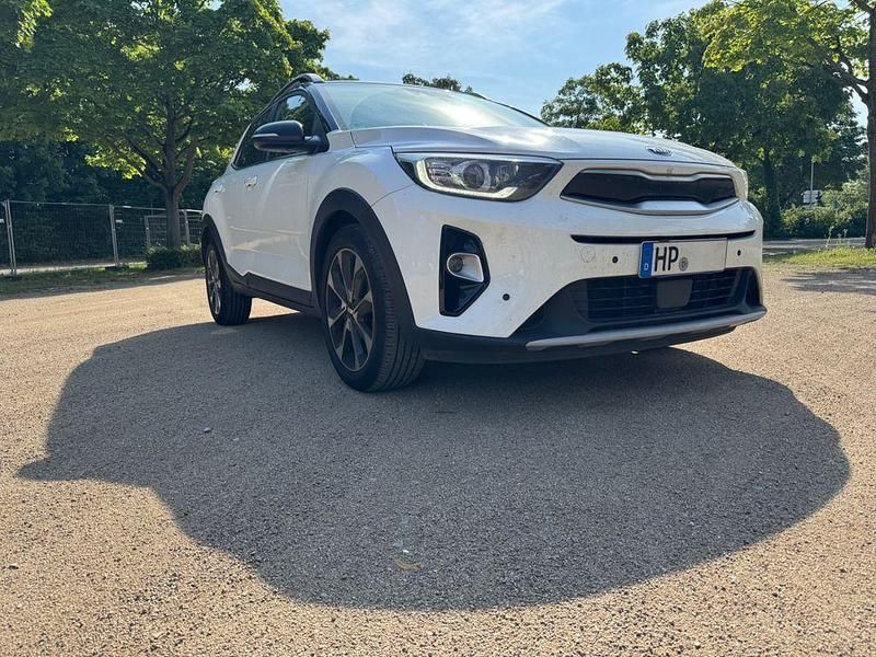 Gebraucht Kia Stonic Spirit 120 PS (88 kW) 2019 Weiß SUV
