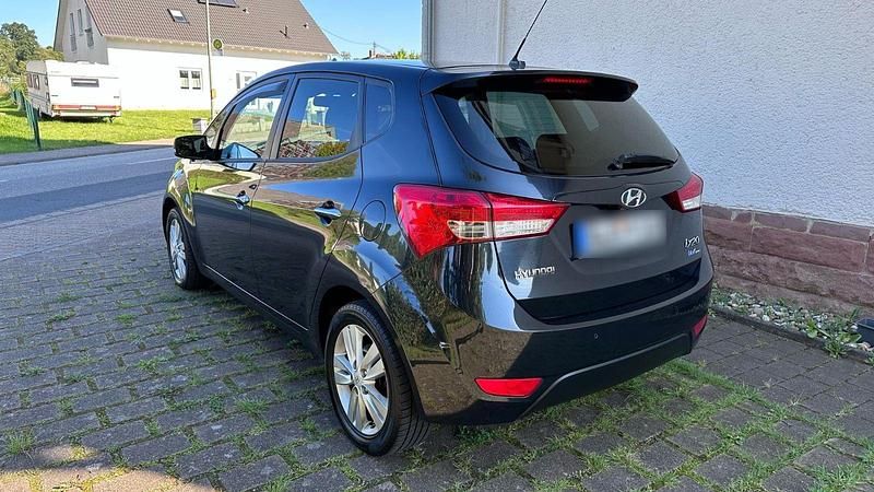 Gebraucht Hyundai ix20 Trend 90 PS (66 kW) 2011 Schwarz Kleinwagen