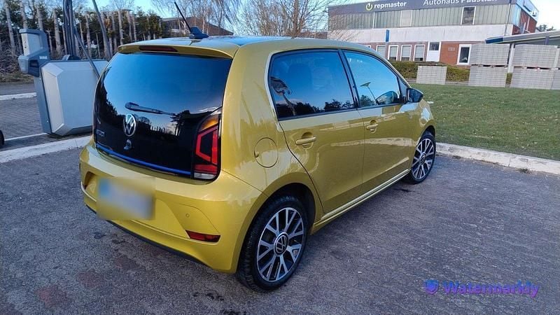 Second-hand VW e-up! Style 61 kW (83 CP) 2020 Galben Hatchback