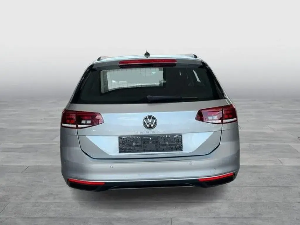 Gebraucht VW Passat Business 150 PS (110 kW) 2021 Silber Kombi