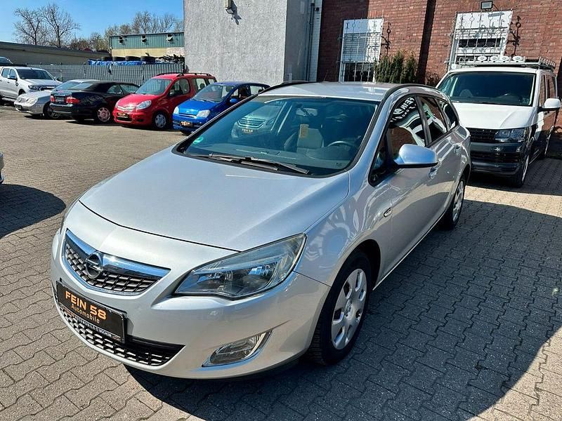 Gebraucht Opel Astra Design Edition 110 PS (80 kW) 2011 Silber Kombi