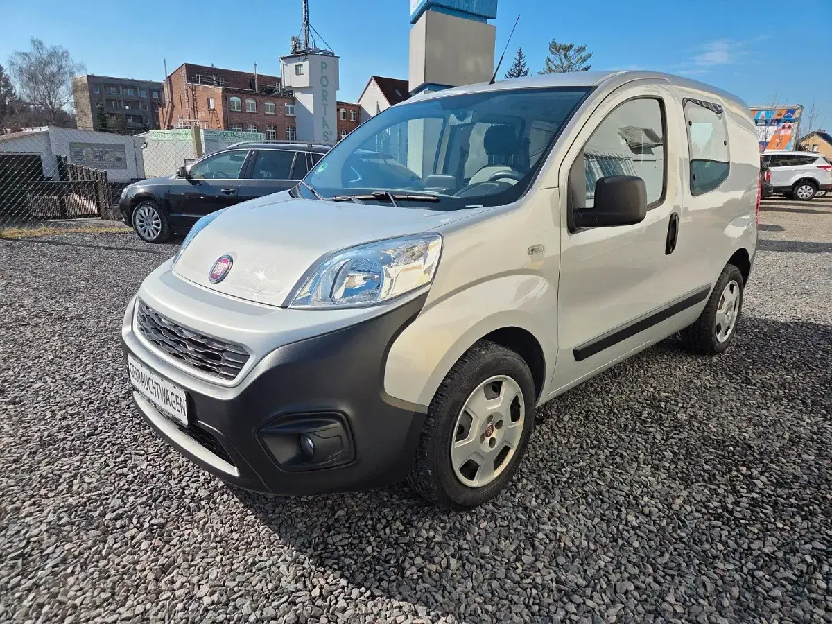 Gebraucht Fiat Fiorino 80 PS (58 kW) 2021 Silber Van / Kleinbus