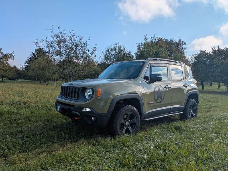 Grün Gebraucht 2016 Jeep Renegade Trailhawk SUV | 18.000 € - Bild 1/4