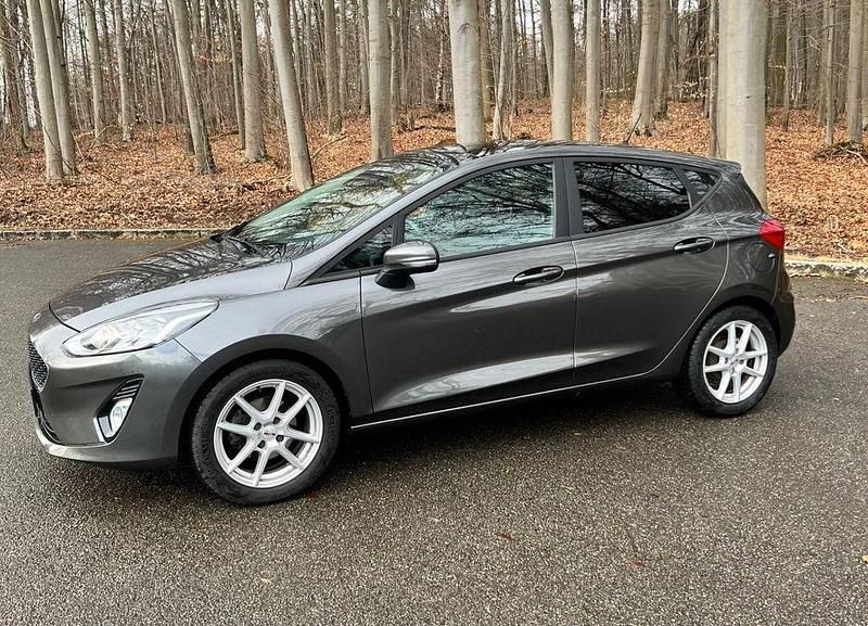 Gebraucht Ford Fiesta 101 PS (74 kW) 2018 Grau Kleinwagen